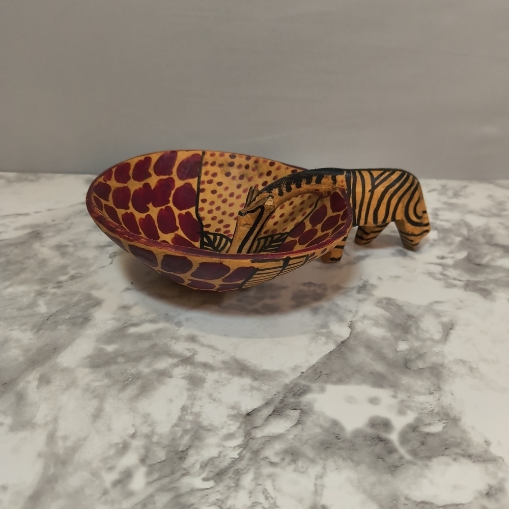 Hand Carved Wooden Bowl With Zebra - Picture 1 of 7